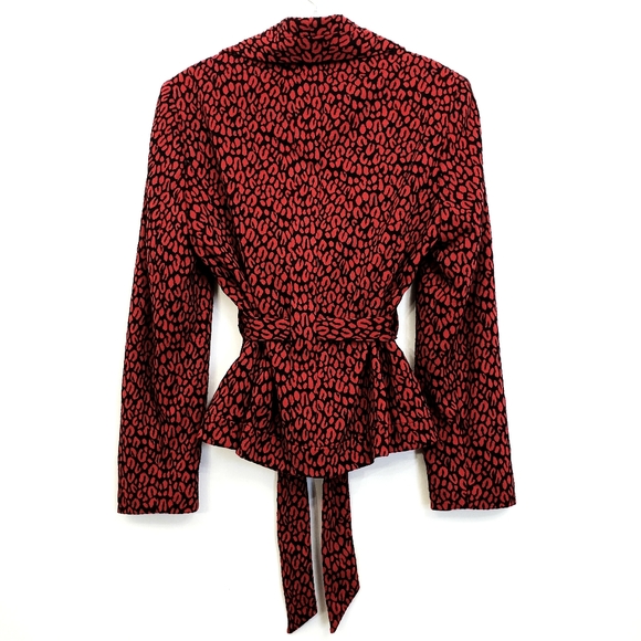 Sheragano Suits Red/Black Geometric Print Collared Tie Front Longsleeve … - Picture 14 of 16